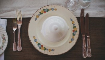 vintage plate wedding table