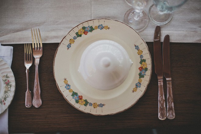 vintage plate wedding table