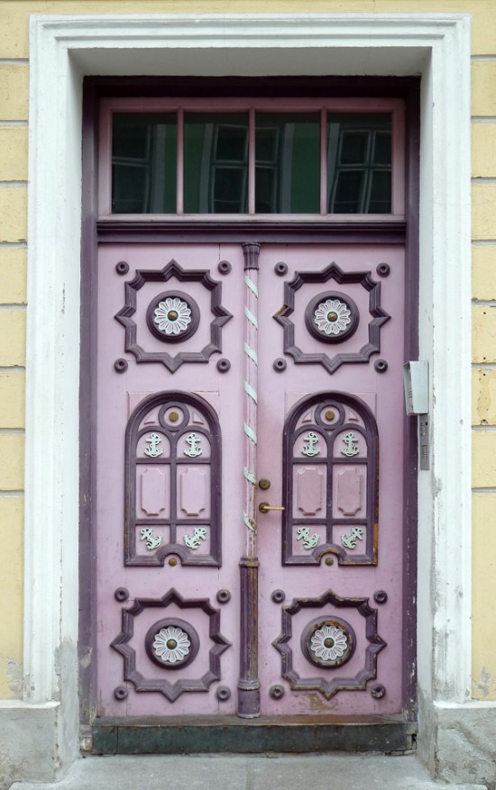 tallinn painted door