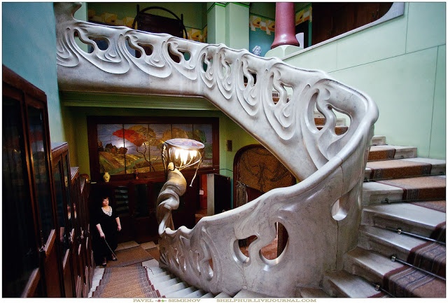 Russian building | Sweeping staircase | My Friend's House