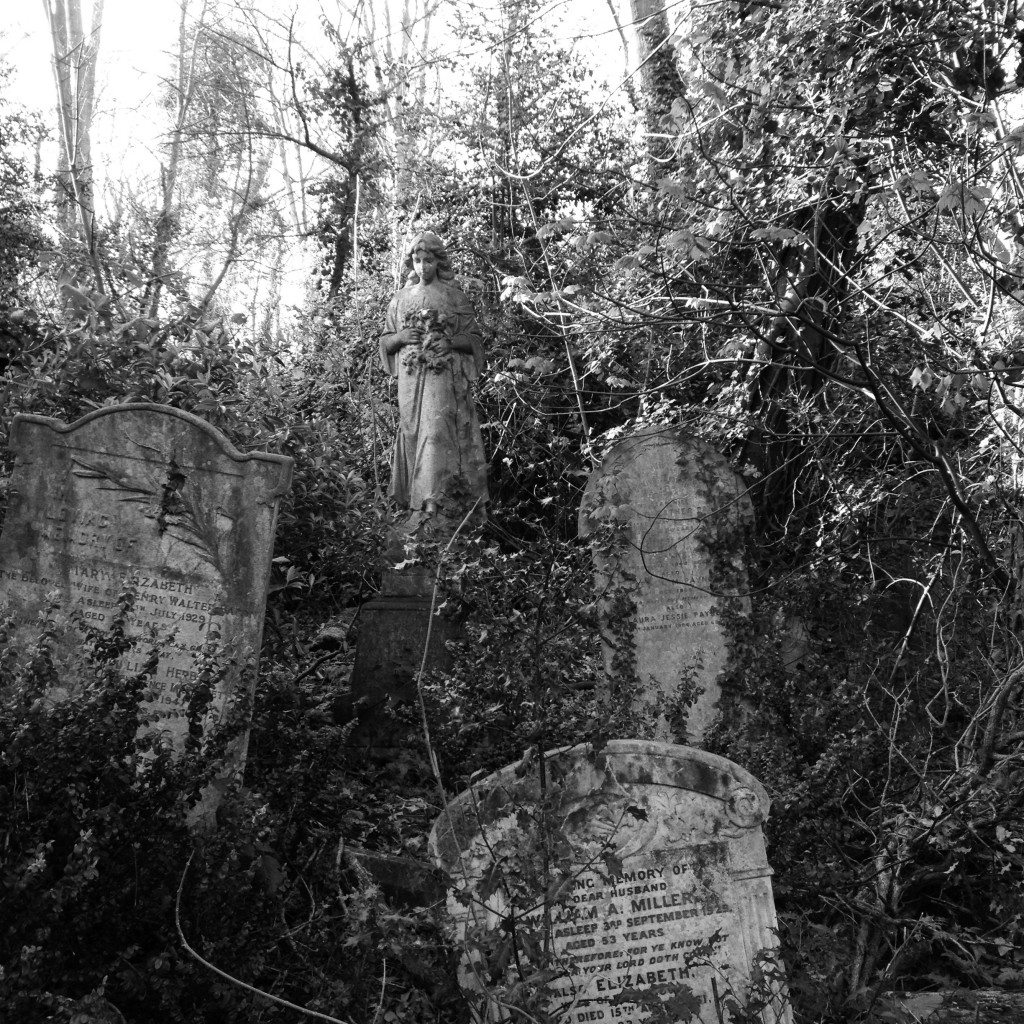 Nunhead Cemetry | Angels and gravestones | My Friend's House